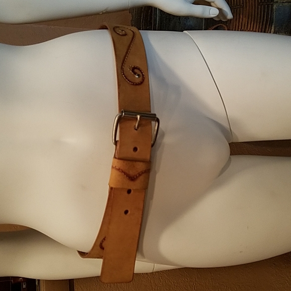 NWOT genuine leather belt - Picture 1 of 2